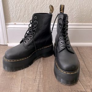 Dr. Martens Pascal Max Leather Platform Boots size Womens 8